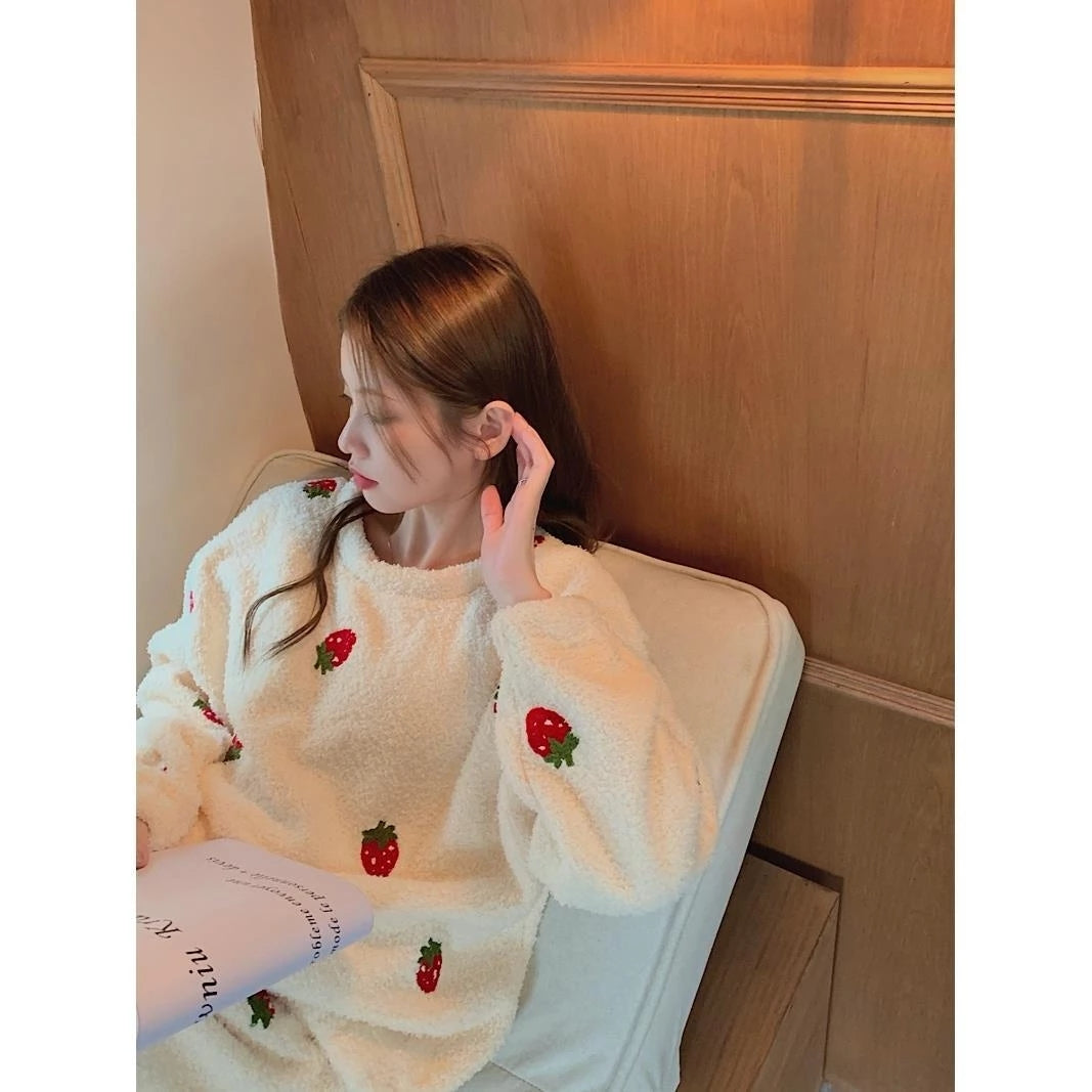 Chic Kawaii Strawberry Women's Pajamas Set